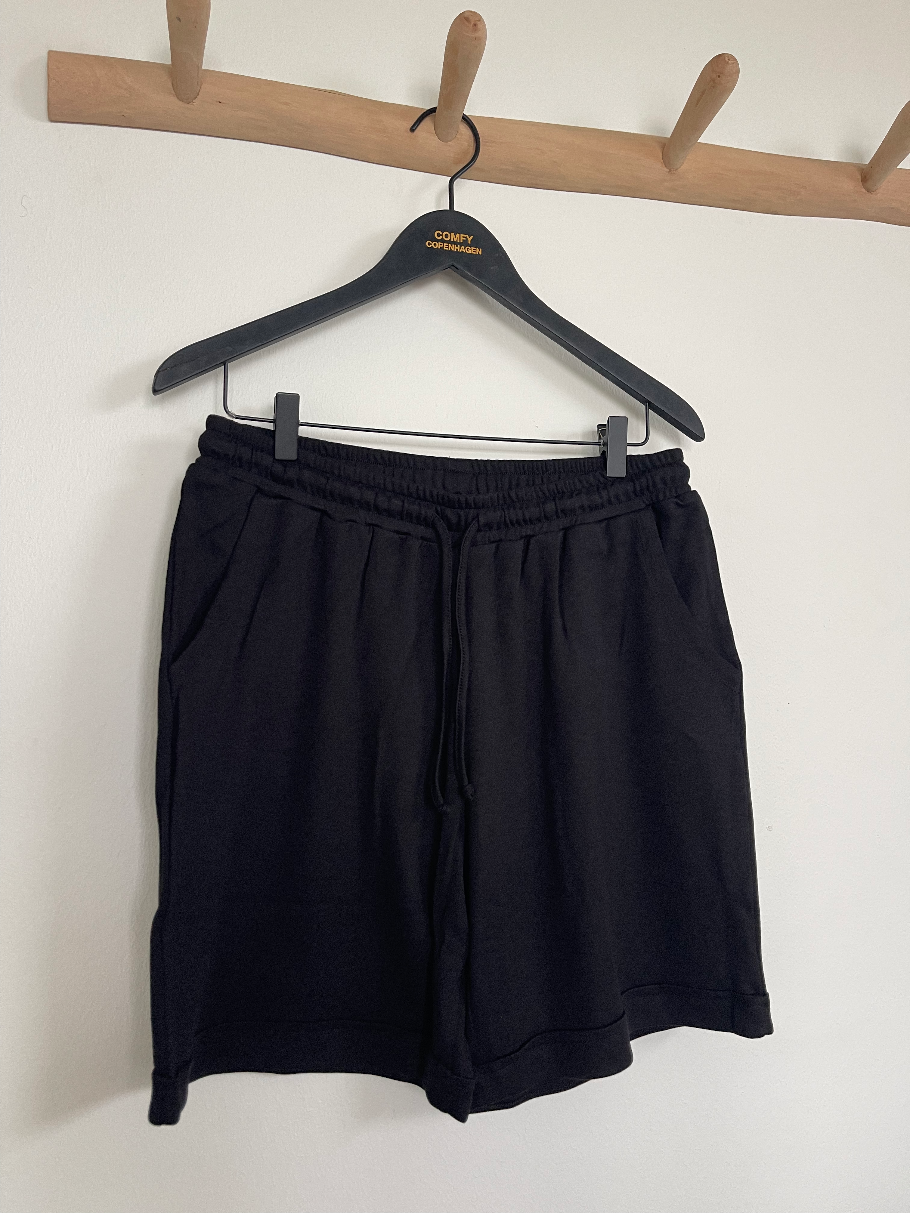 Slow Feeling Shorts - Black