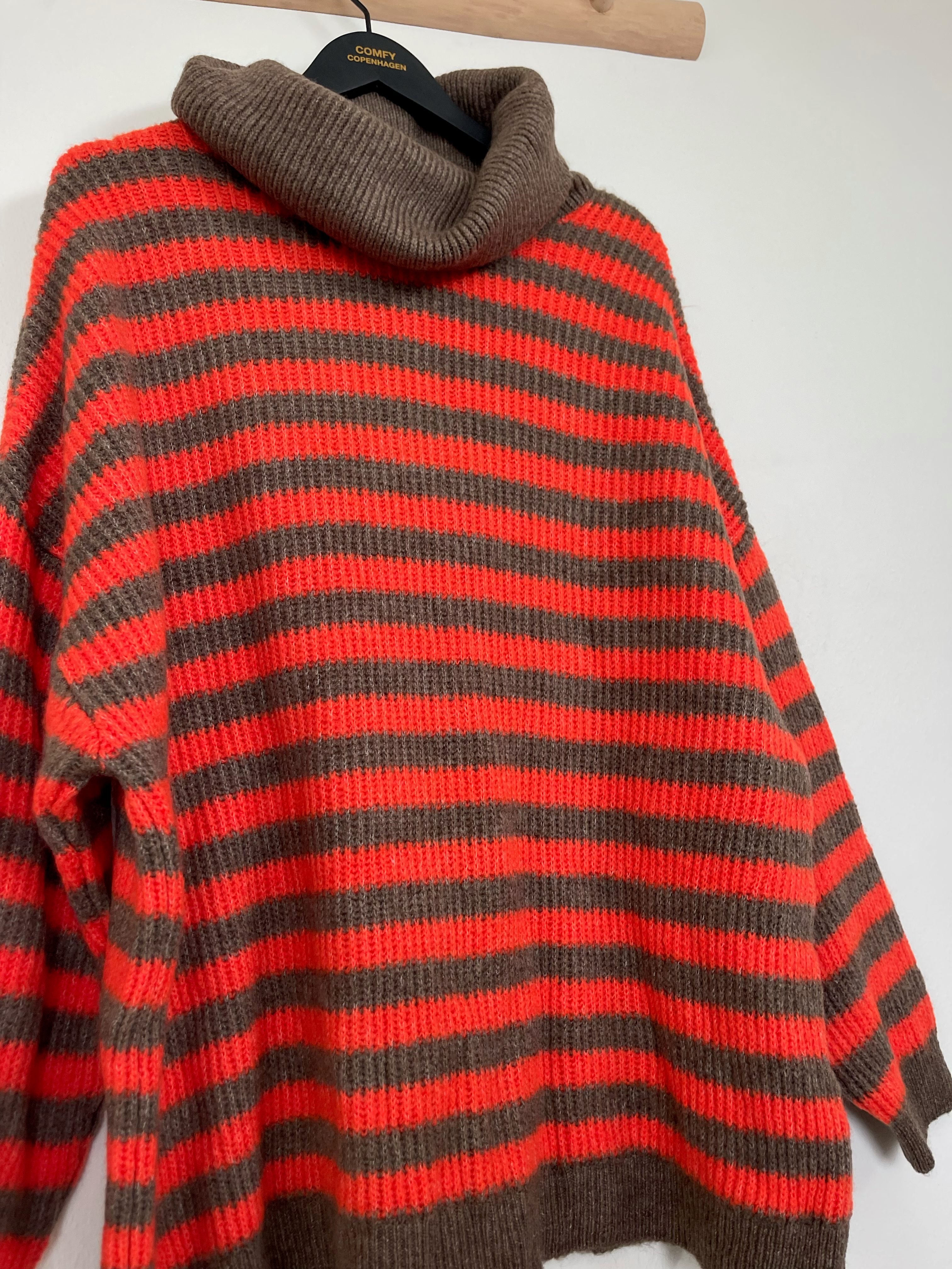 Havnsø Harbour - Light Brown / Tomato