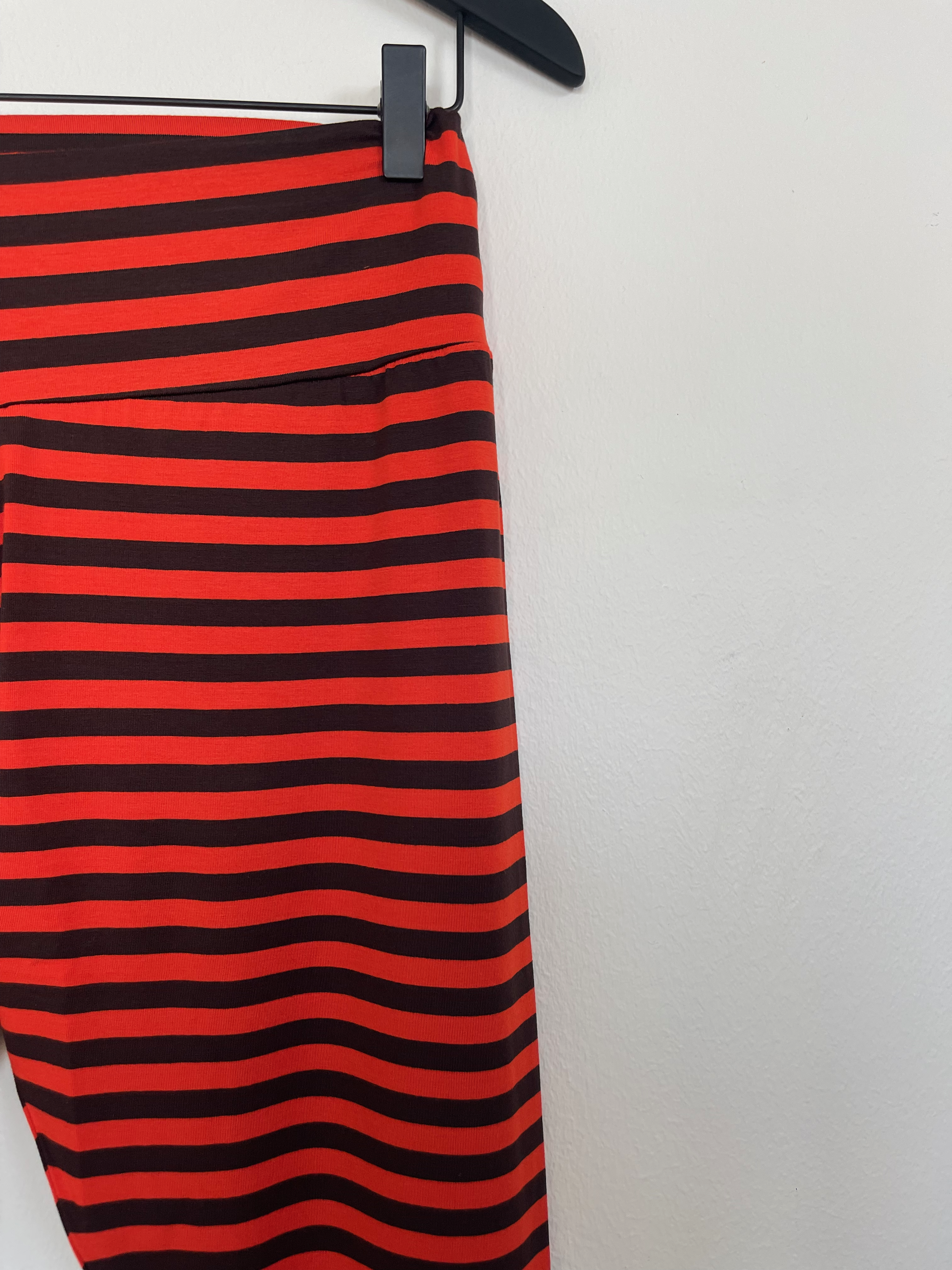 Pleasing Viscose - Coffee / Tomato