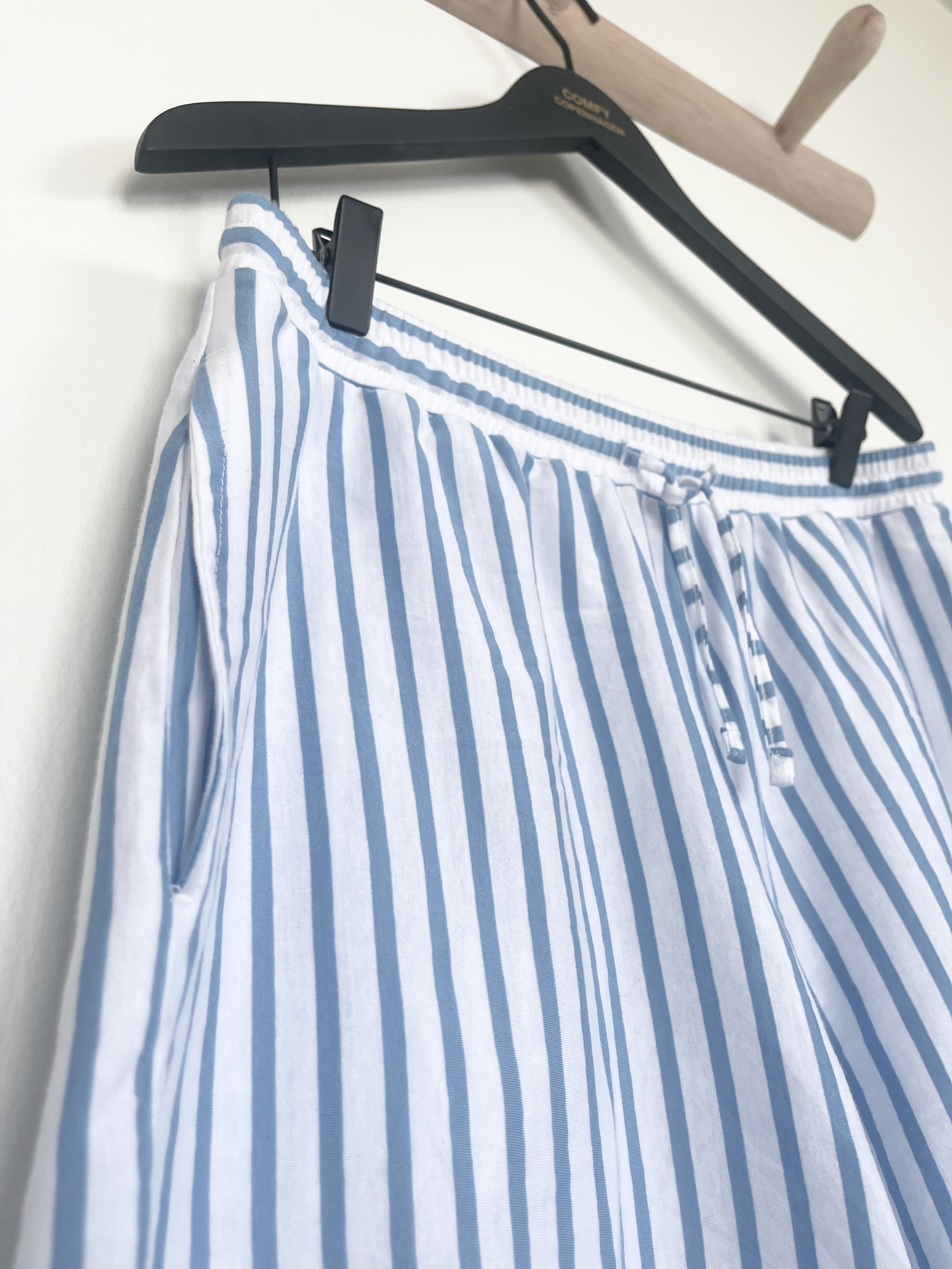 Comfy Oversize Shorts - Blue / white