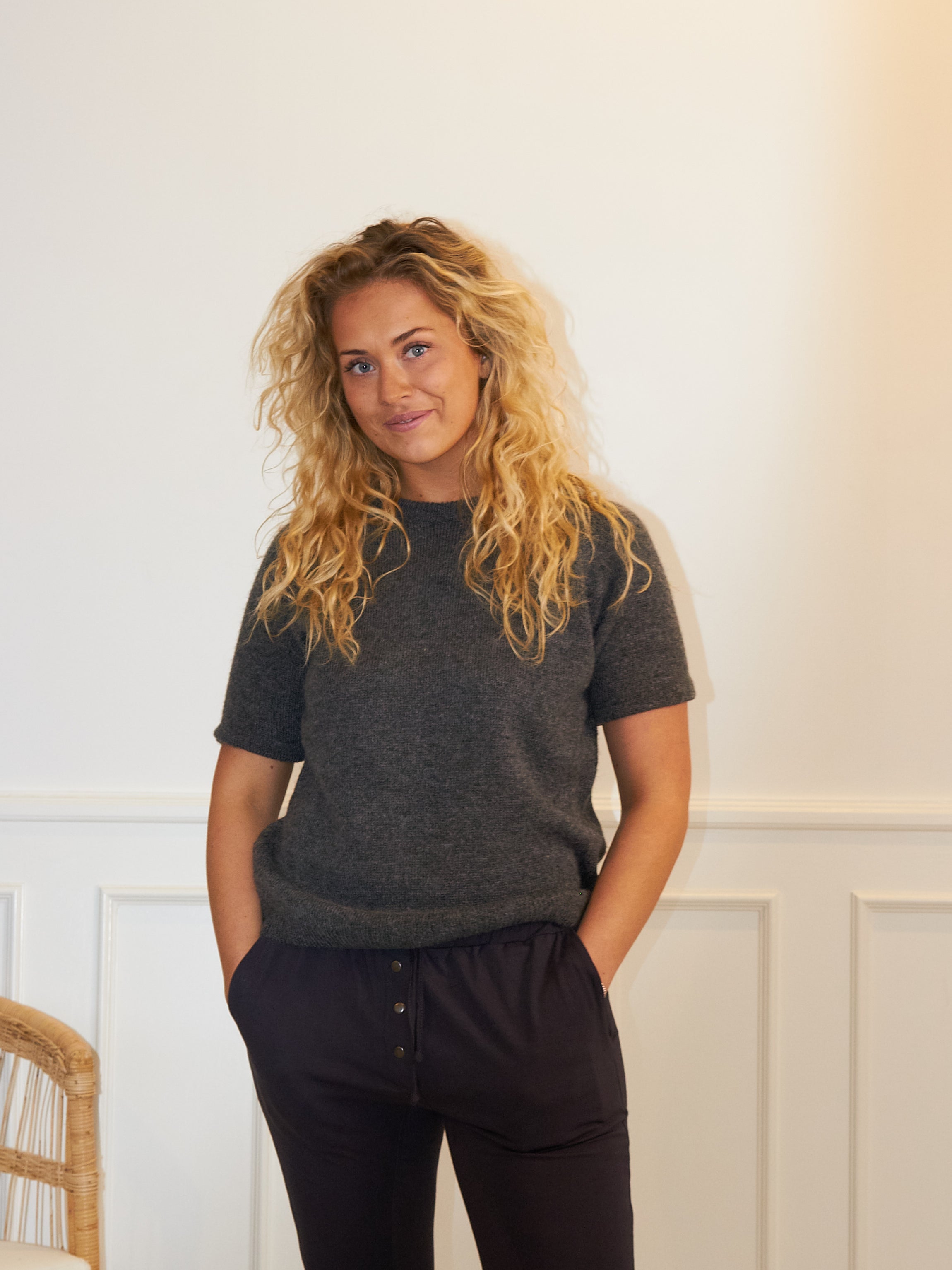 Comfy Copenhagen ApS Nice And Soft Short Sleve Knit Dark Grey