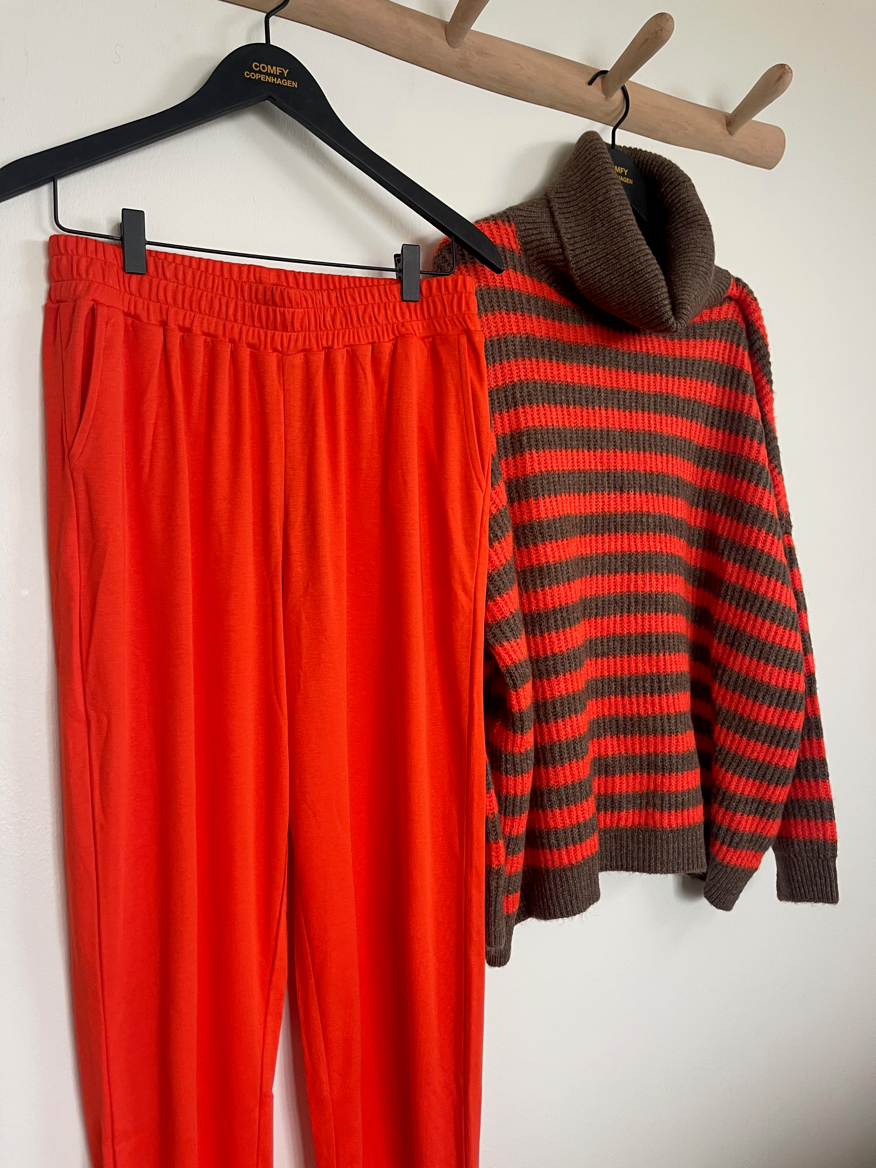 Havnsø Harbour - Light Brown / Tomato