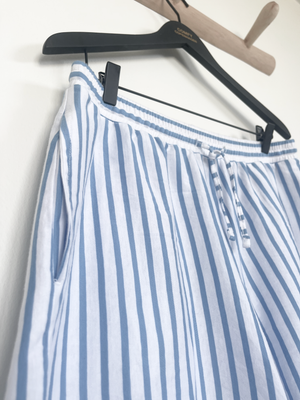 Comfy Oversize Shorts - Blue / white