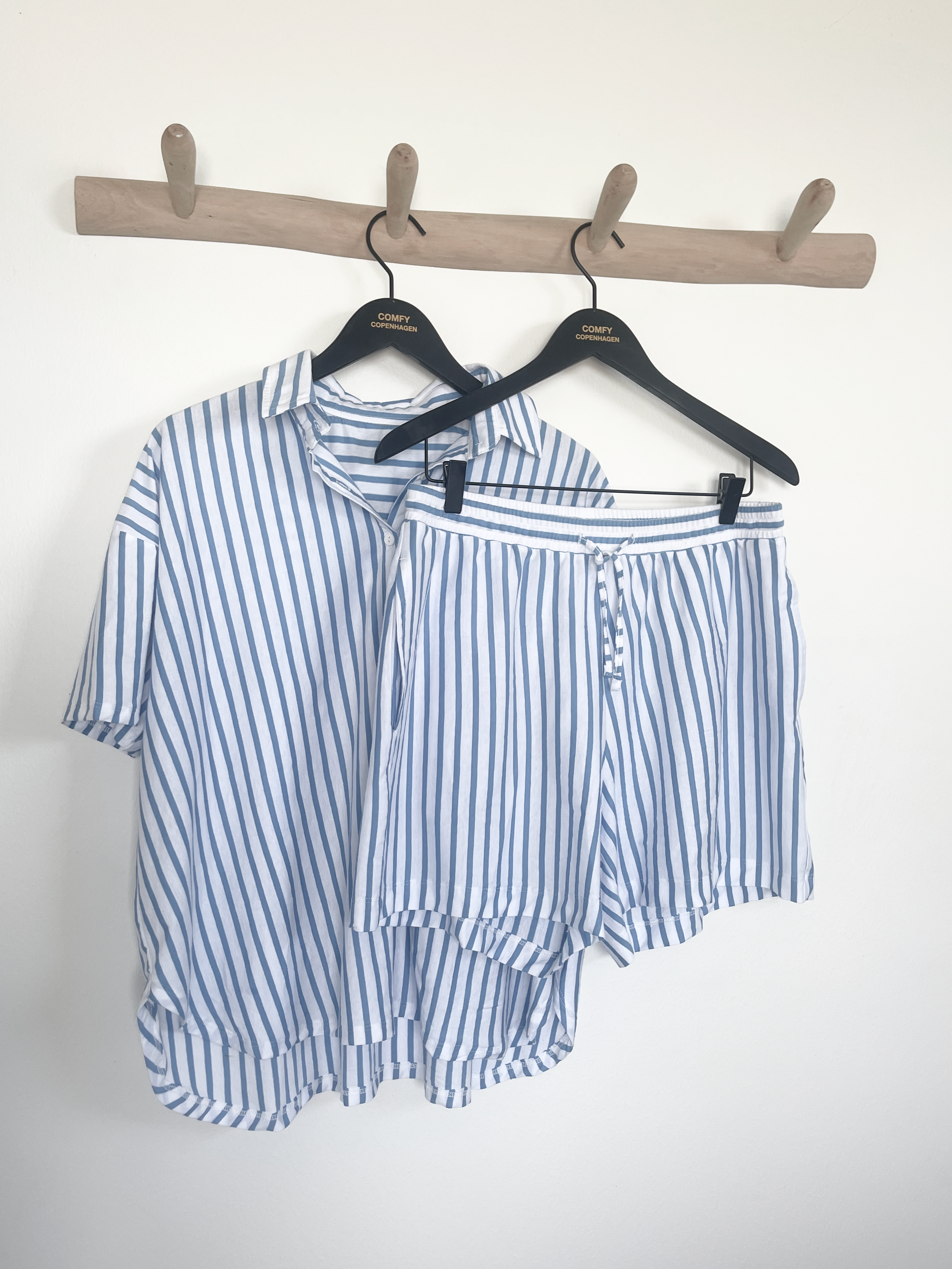 Comfy Oversize Shorts - Blue / white