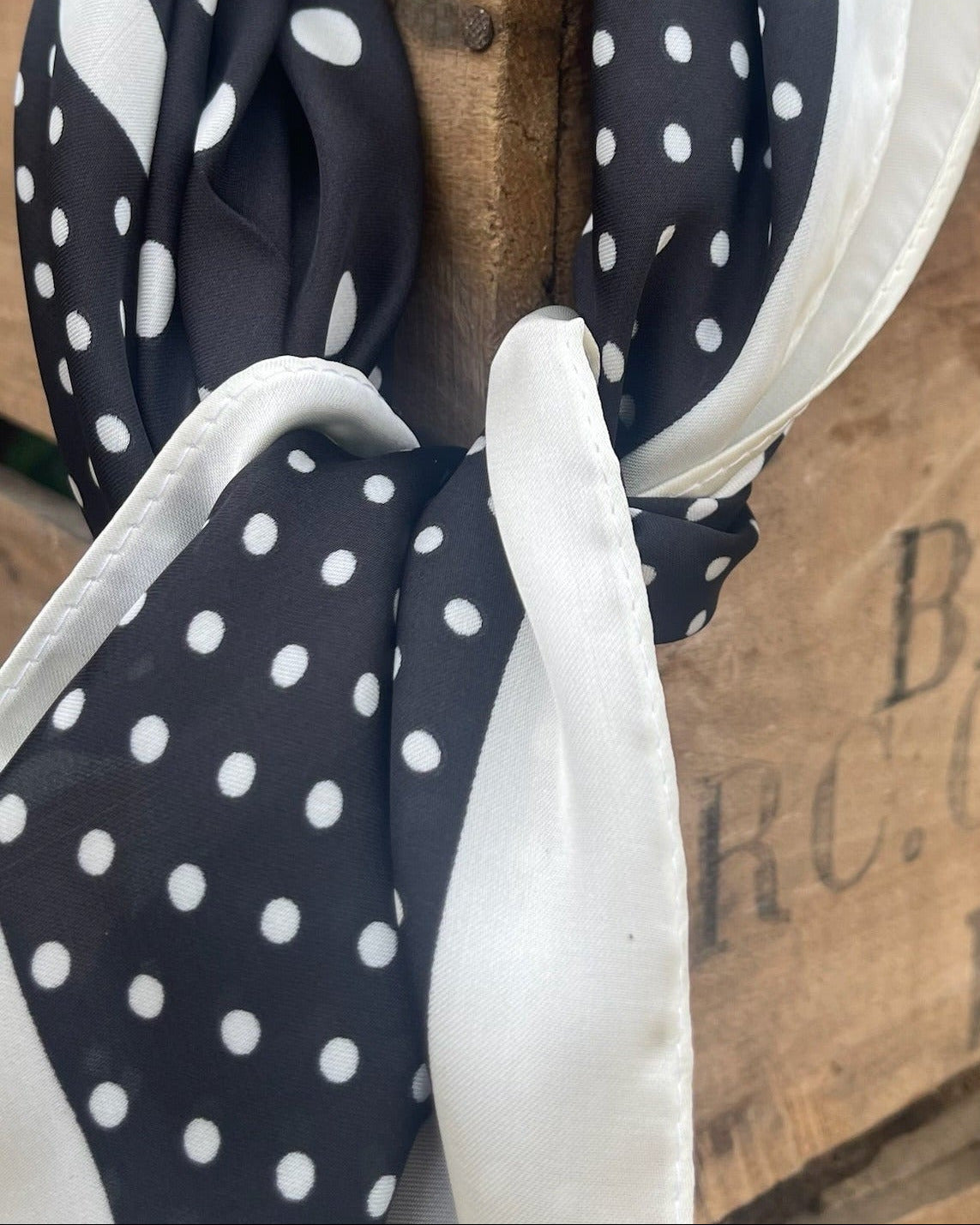 Tørklæde - Black/White Small Dot