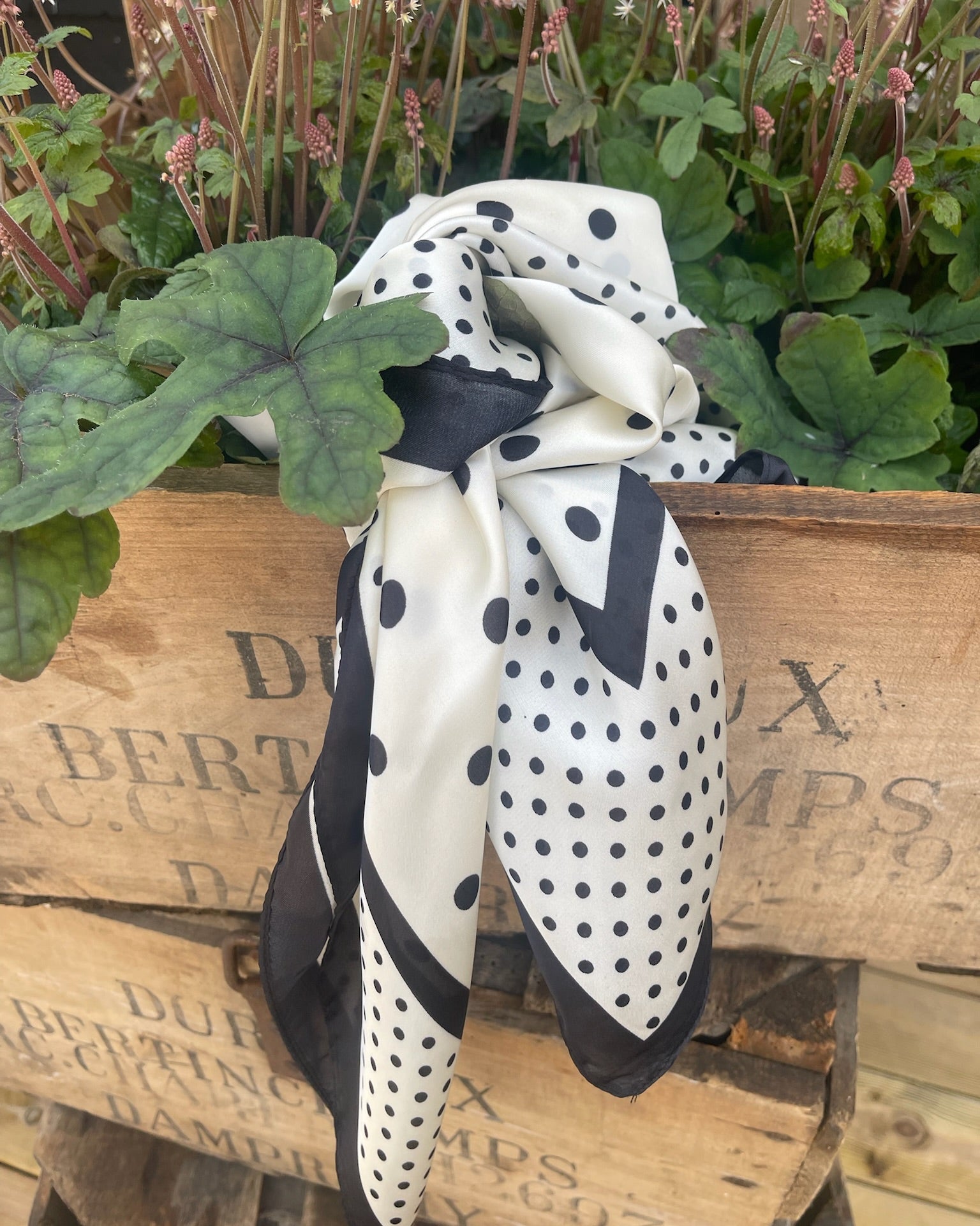 Tørklæde - White/Black Small Dot