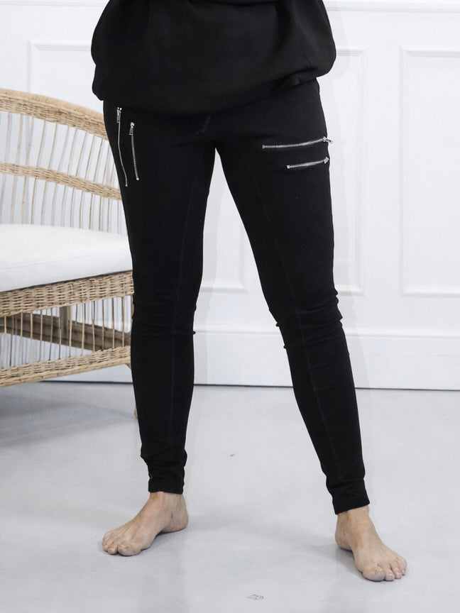 bedsareburning_blackzip_closeup