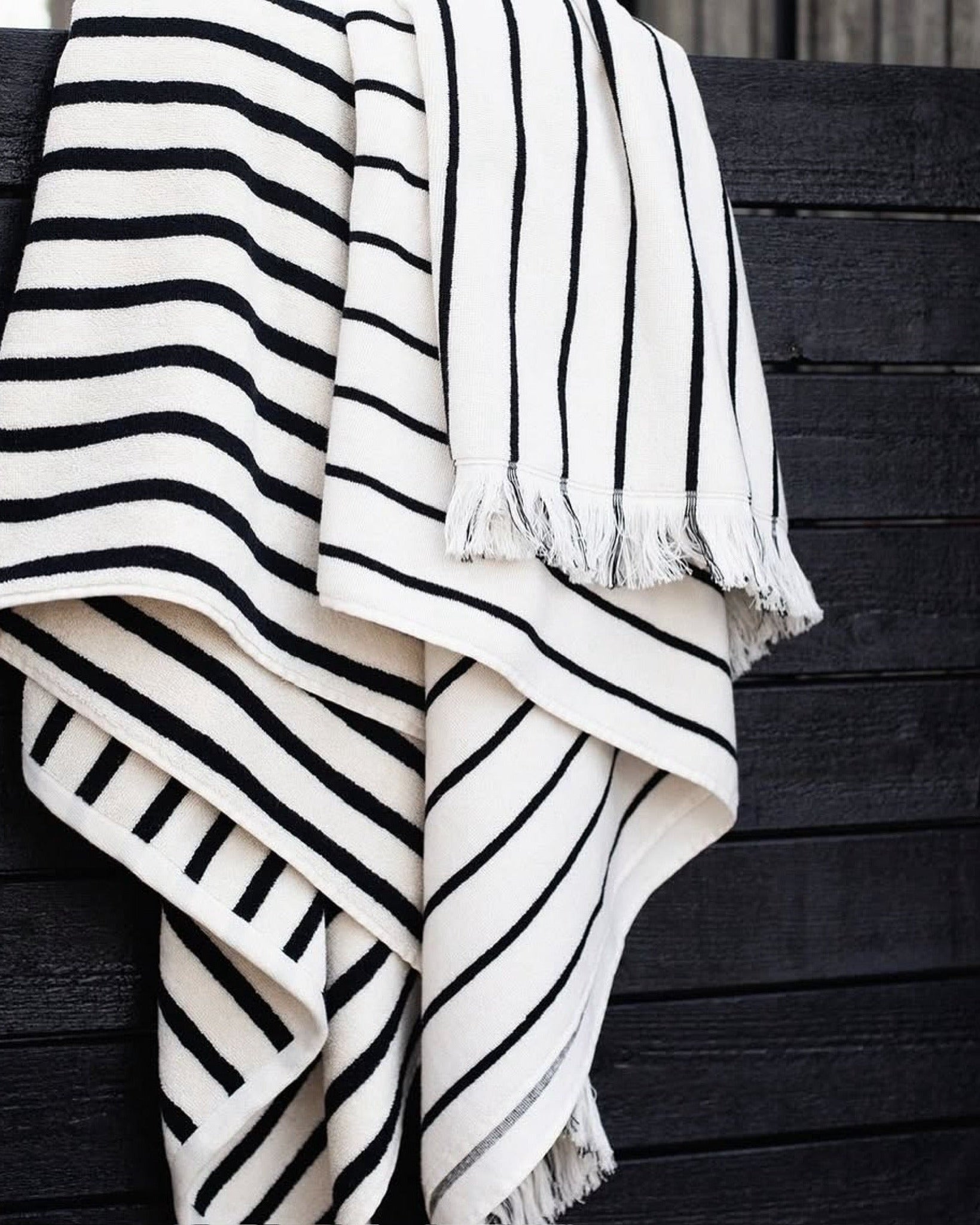 Håndklæde 100 x 180 - Juno black/white